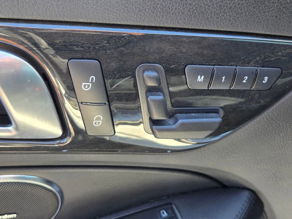 Used 2013 Mercedes-Benz SLK 350 image 17