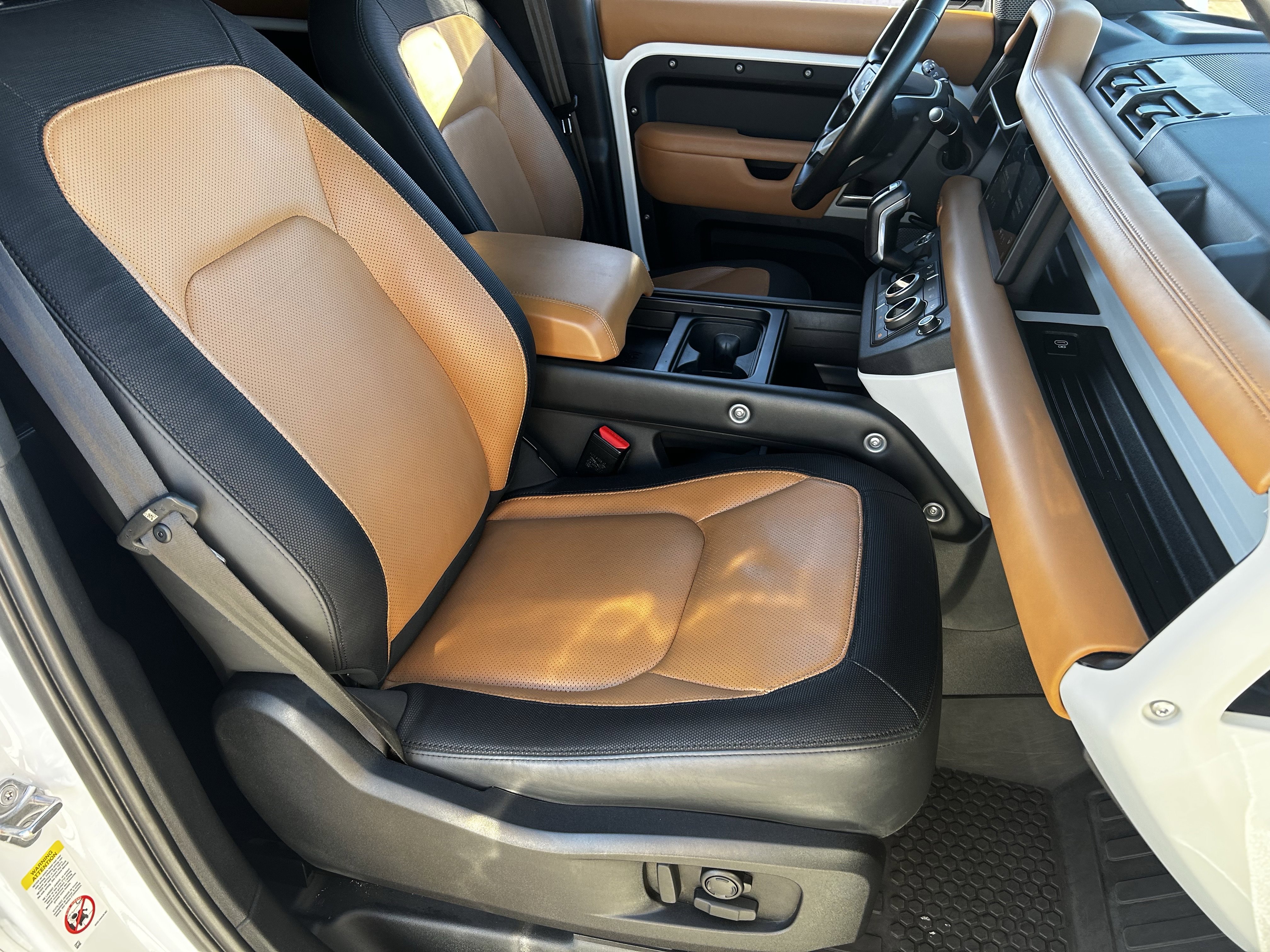 Used 2023 Land Rover Defender 110 X-Dynamic SE image 9