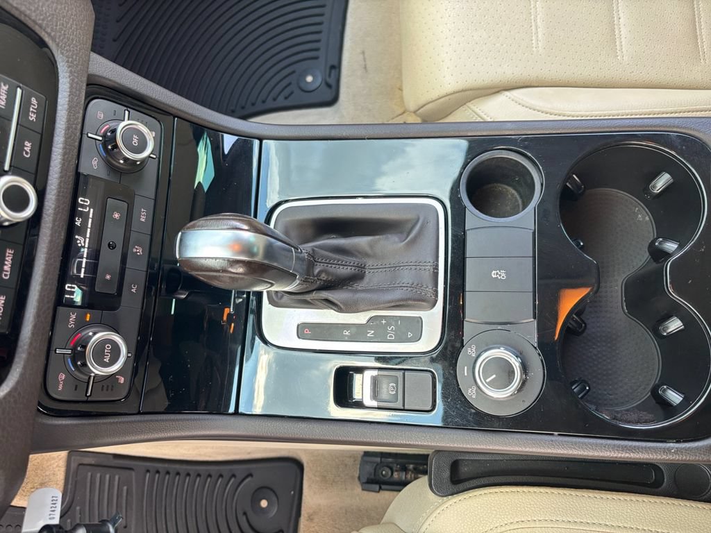 Used 2013 Volkswagen Touareg TDI AWD/4WD image 35