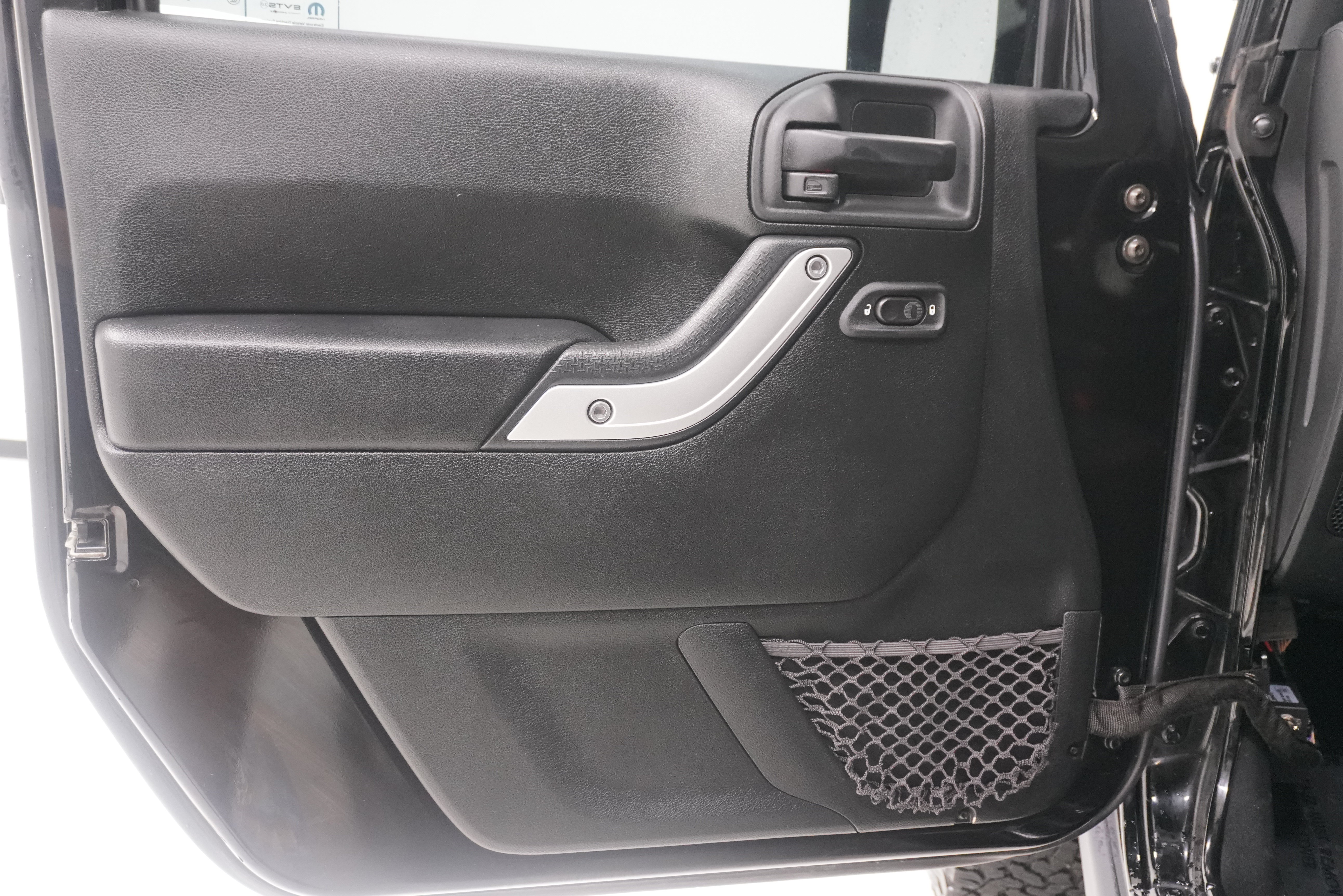 Used 2017 Jeep Wrangler Rubicon w/ Power Convenience Group AWD/4WD image 16