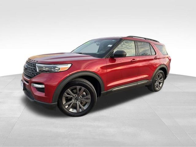 Used 2021 Ford Explorer XLT w/ Equipment Group 202A image 2