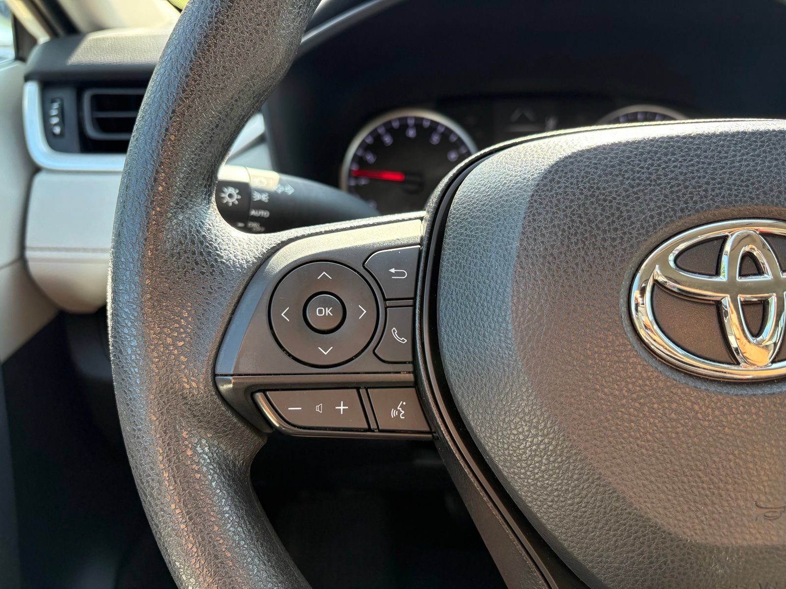 Used 2022 Toyota RAV4 XLE FWD image 15