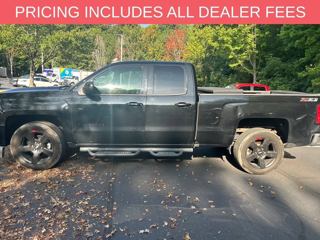 Used 2017 Chevrolet Silverado 1500 LT w/ Redline Edition AWD/4WD image 5