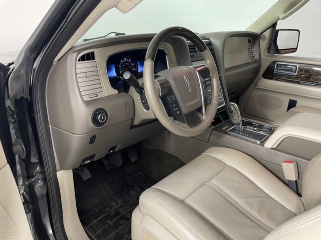 Used 2015 Lincoln Navigator 4WD image 3