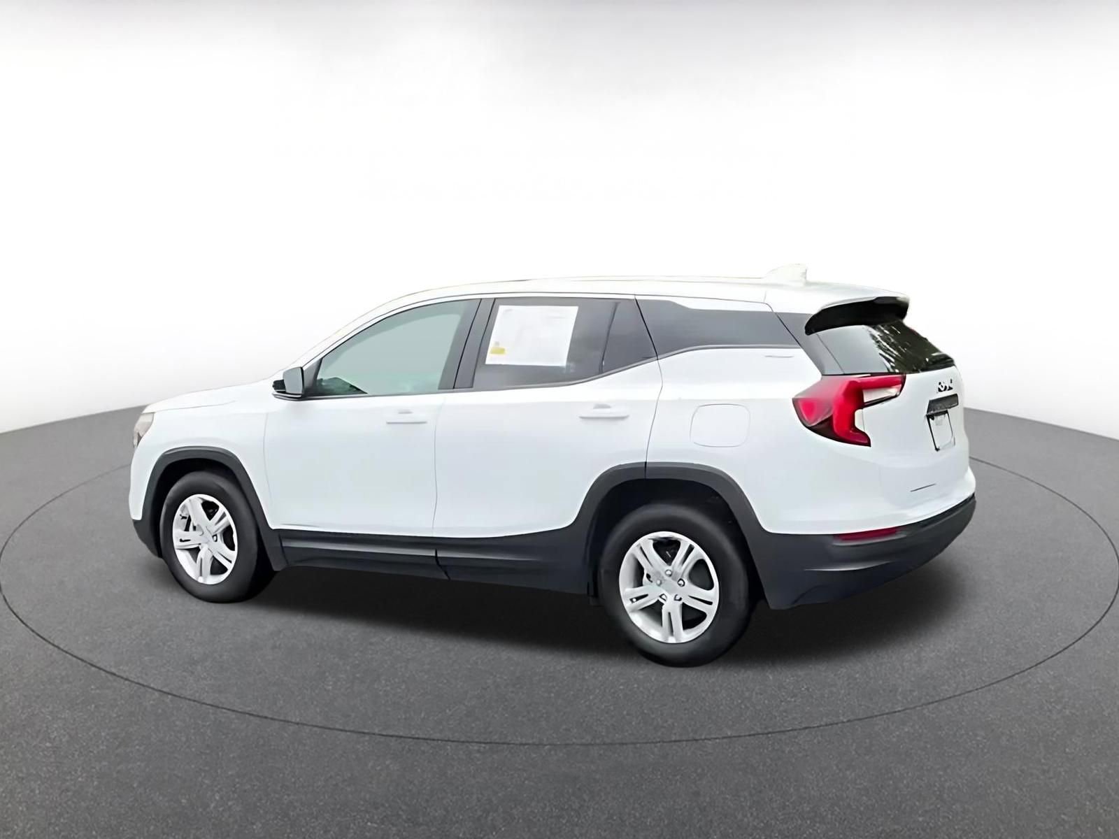 Used 2024 GMC Terrain SLE FWD image 7