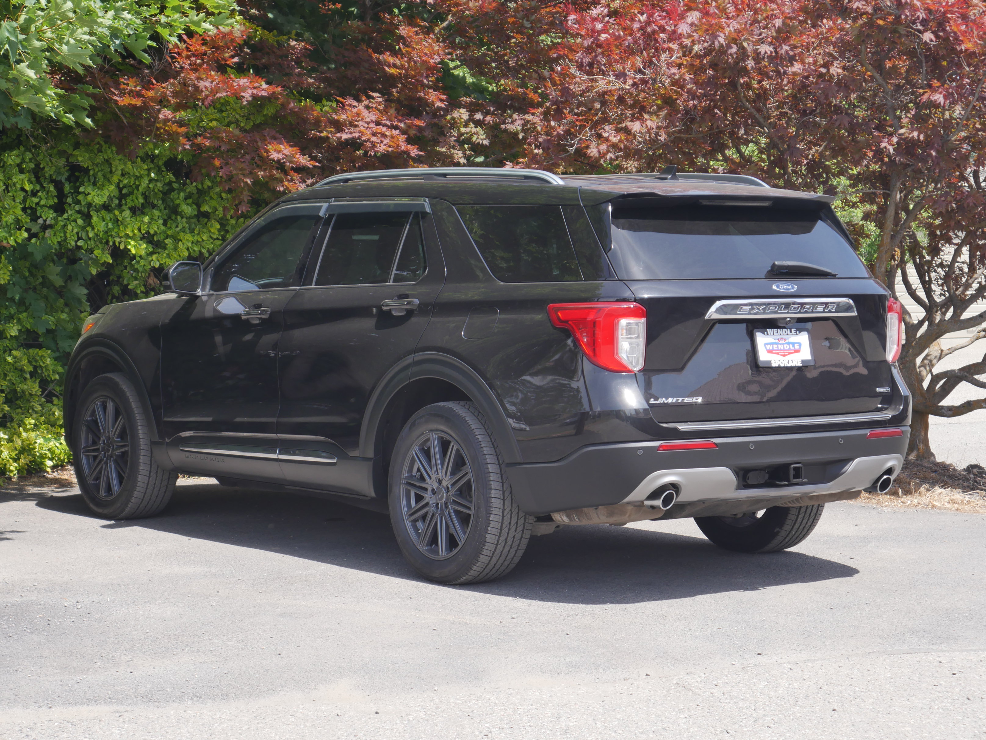 Used 2021 Ford Explorer Limited w/ Hybrid Equipment Group 310A AWD/4WD image 19