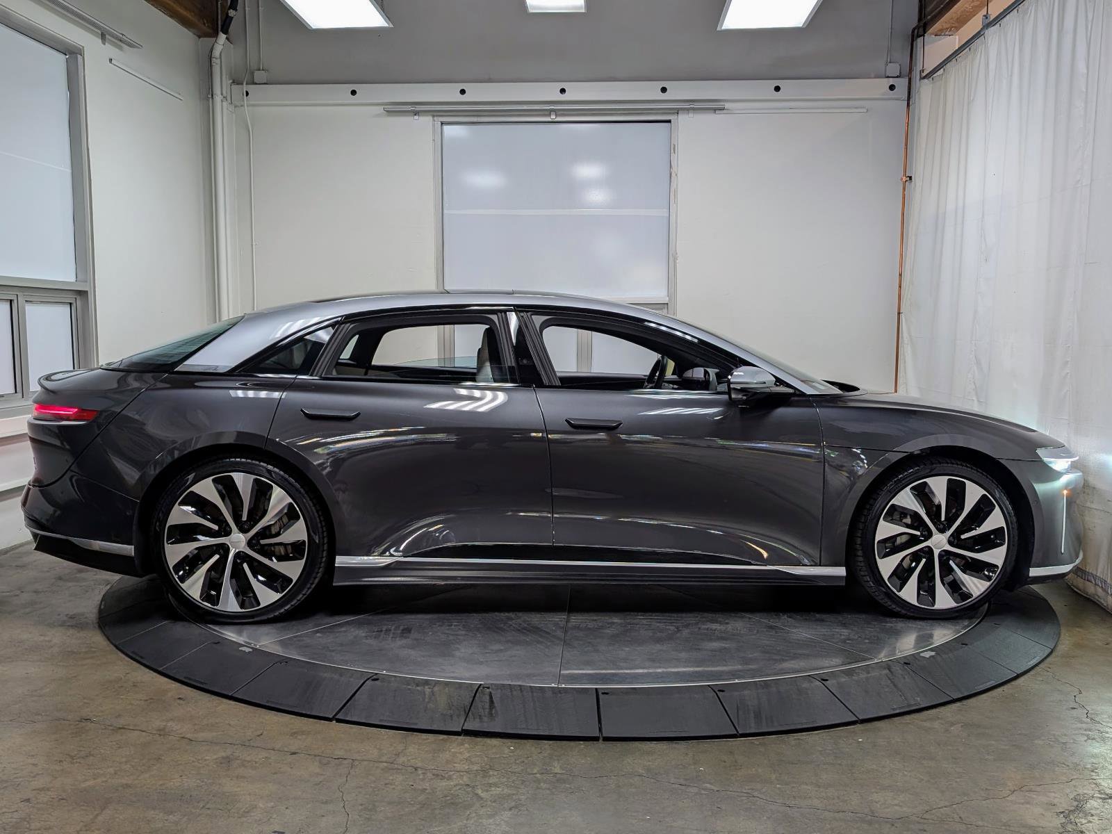 Used 2022 Lucid Air Grand Touring image 10