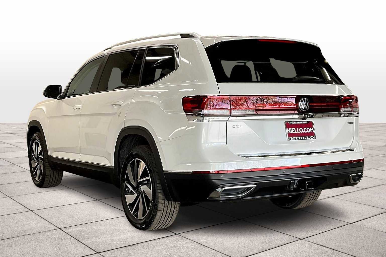 New 2025 Volkswagen Atlas SEL image 3