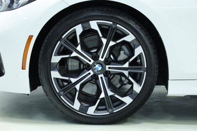 Used 2025 BMW 330i Sedan w/ M Sport Package RWD image 9