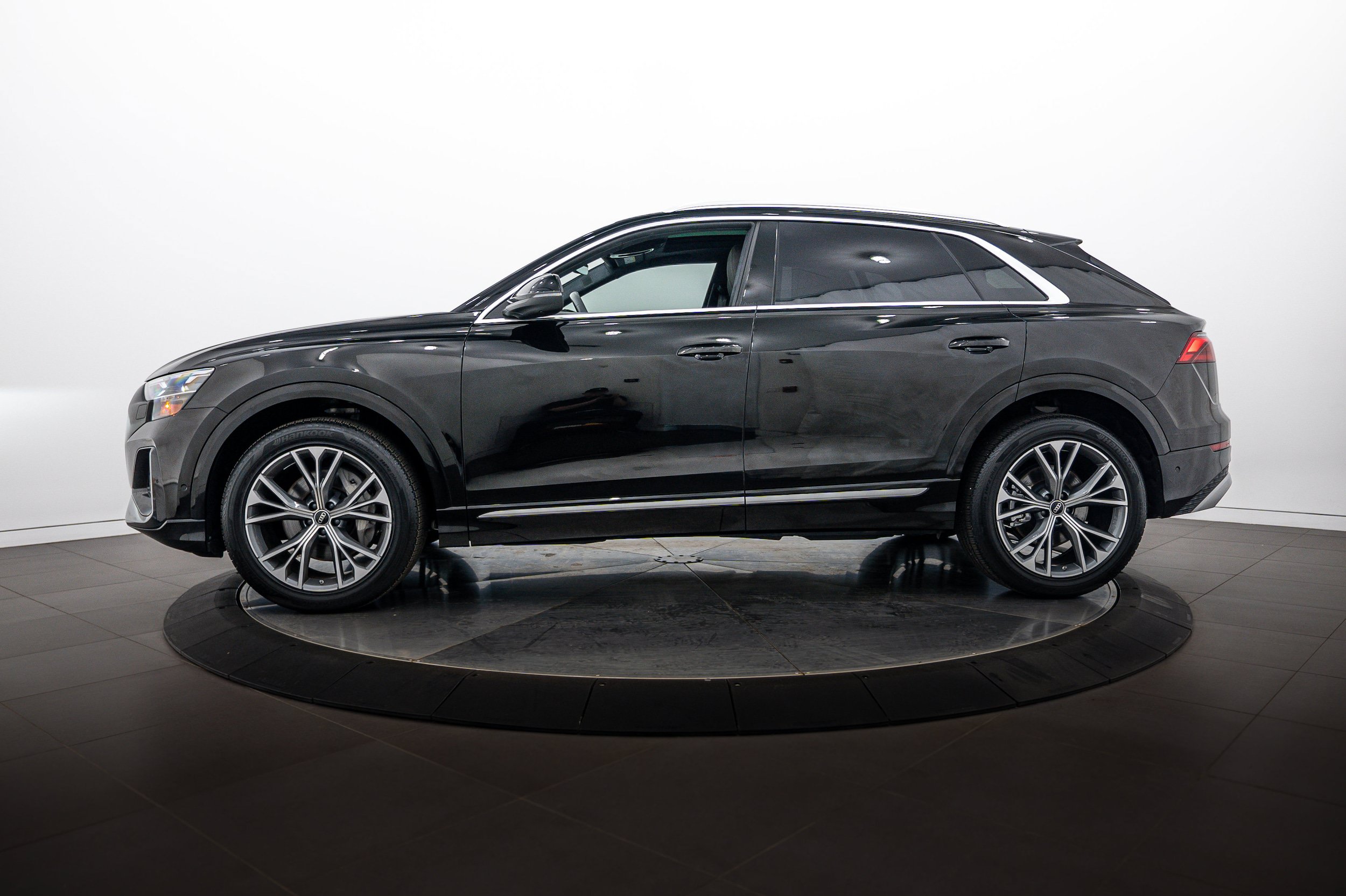 Certified 2024 Audi Q8 Prestige w/ Prestige Package AWD/4WD image 6