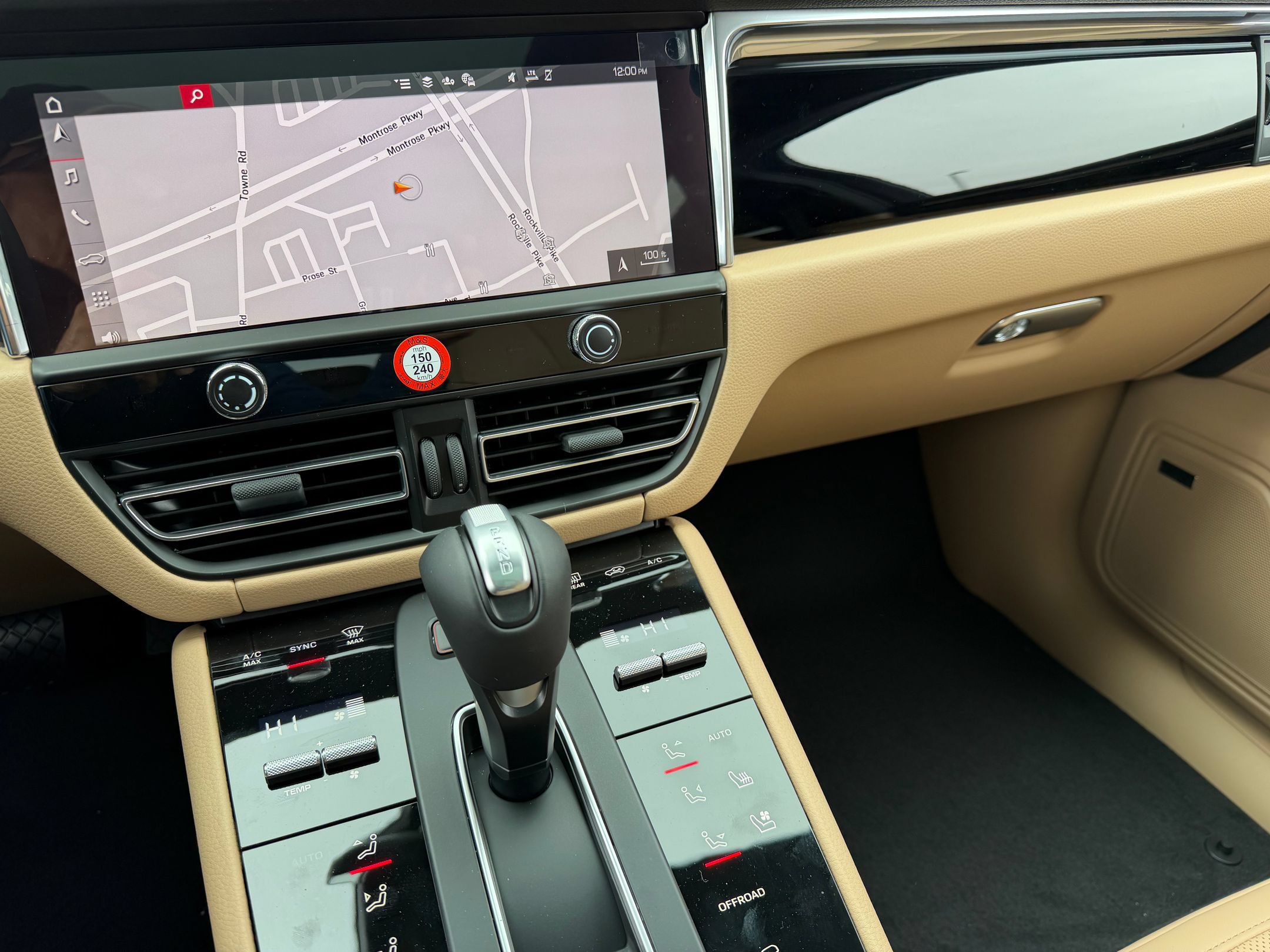 Certified 2026 Porsche Macan AWD/4WD image 27