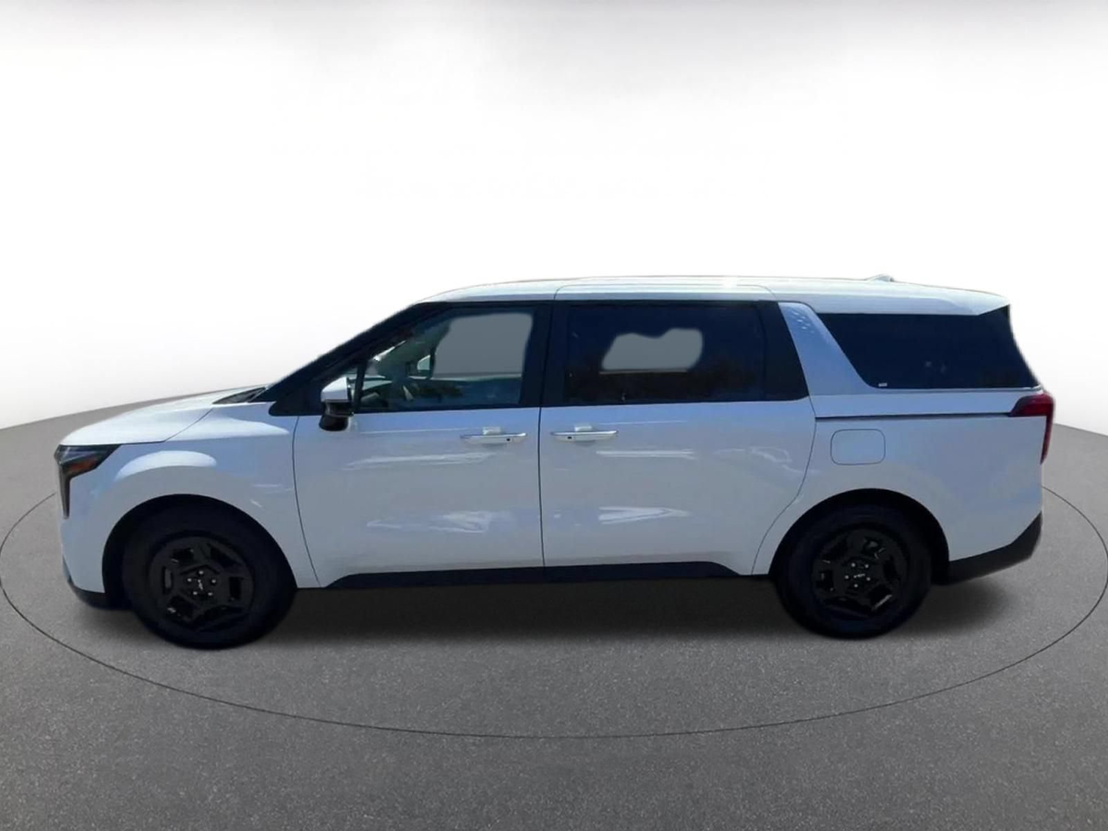 Used 2026 Kia Carnival FWD image 9