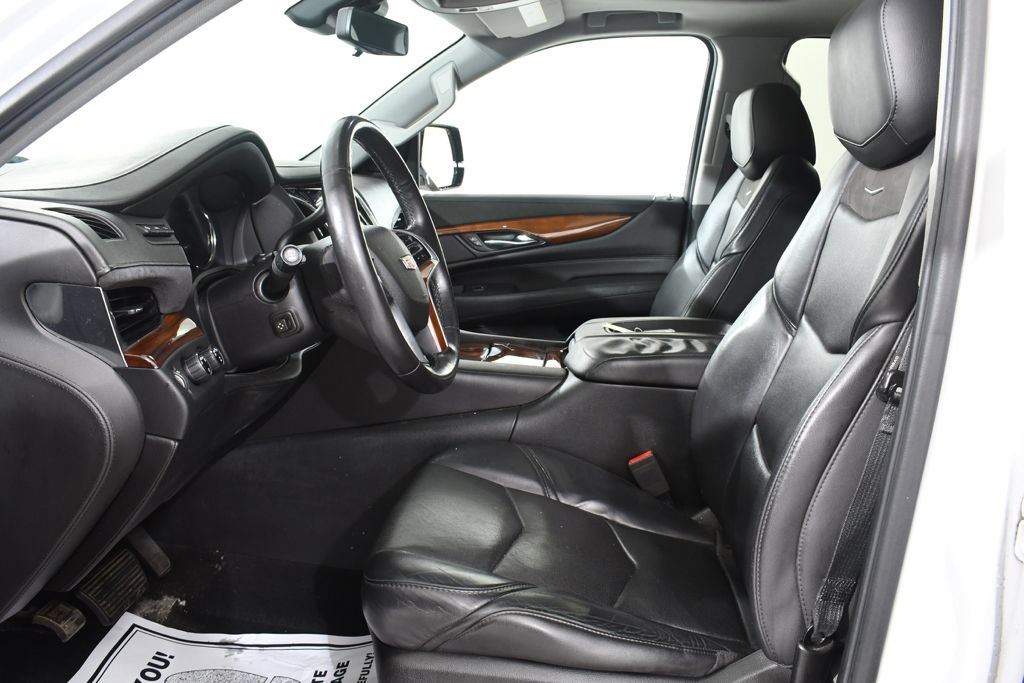 Used 2018 Cadillac Escalade Luxury AWD/4WD image 6