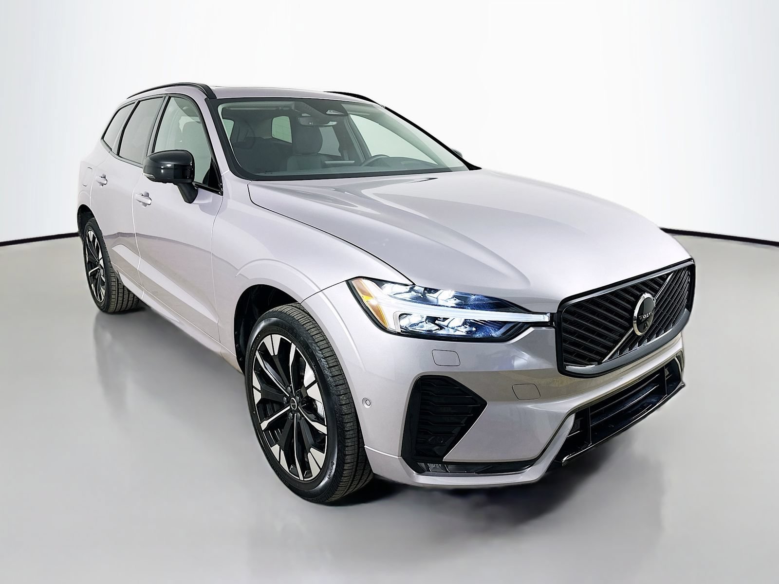 Used 2026 Volvo XC60 B5 Plus w/ Protection Package Premier AWD/4WD image 3