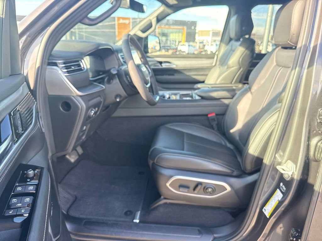 New 2026 Jeep Grand Wagoneer L 4WD w/ Premium Group I image 25