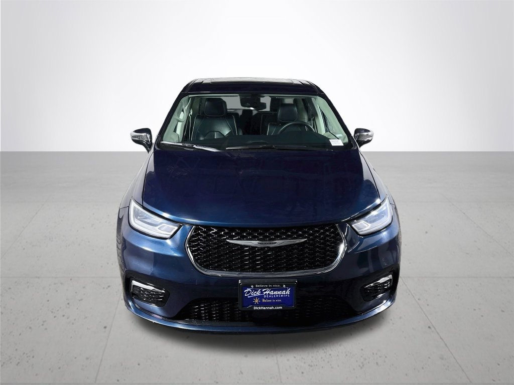 Used 2023 Chrysler Pacifica Limited FWD image 3