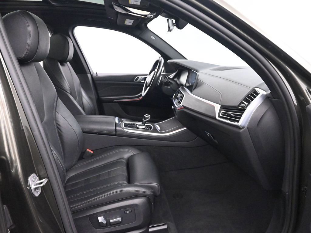 Used 2022 BMW X5 xDrive40i w/ M Sport Package image 25
