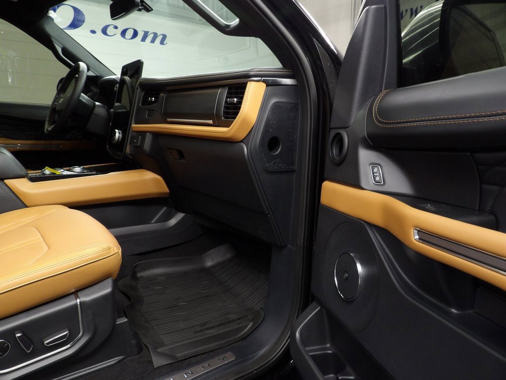Used 2024 Ford Expedition Platinum image 26