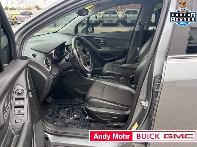 Used 2020 Chevrolet Trax LT w/ LT Convenience Package FWD image 22