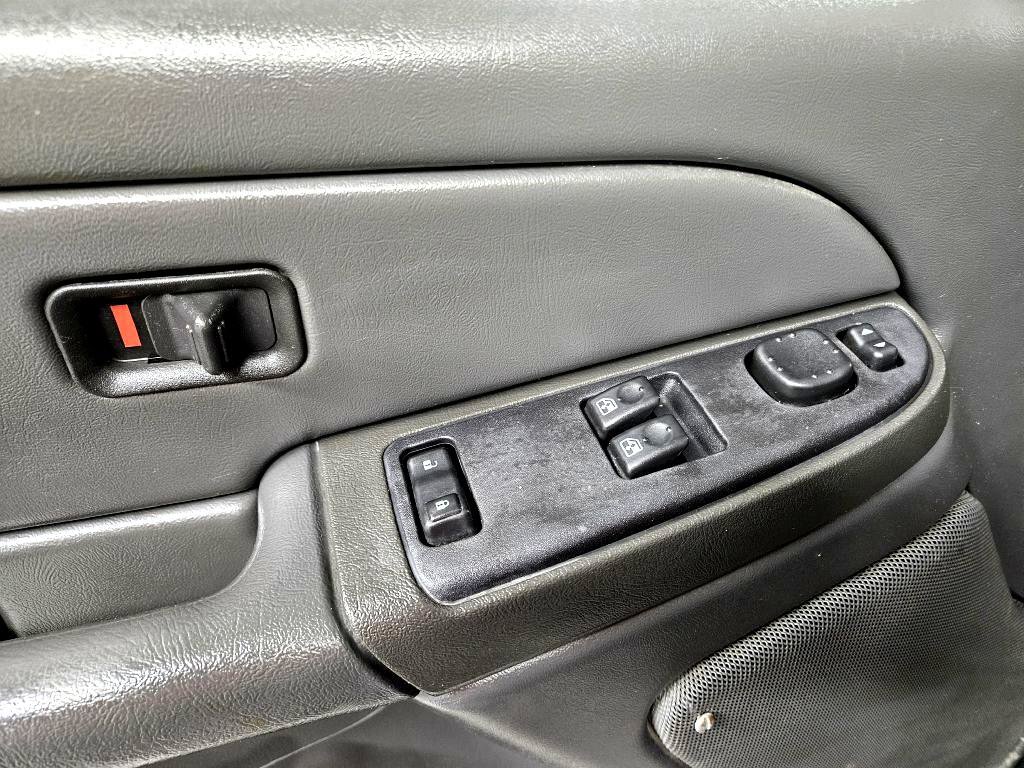 Used 2005 Chevrolet Silverado 1500 4x4 Extended Cab w/ Light Duty Power Package image 8