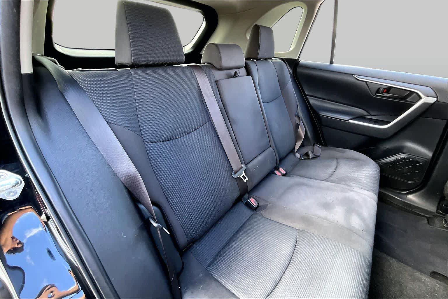 Used 2019 Toyota RAV4 LE w/ Carpet Mat Package FWD image 20