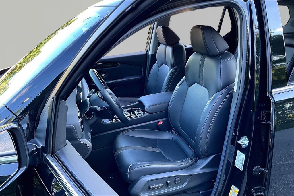 Certified 2025 Honda Pilot Touring image 15