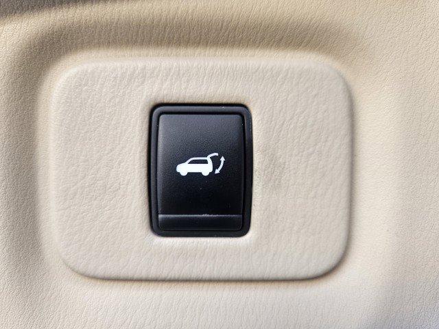 Used 2014 Nissan Pathfinder Platinum w/ Platinum Premium Package image 25