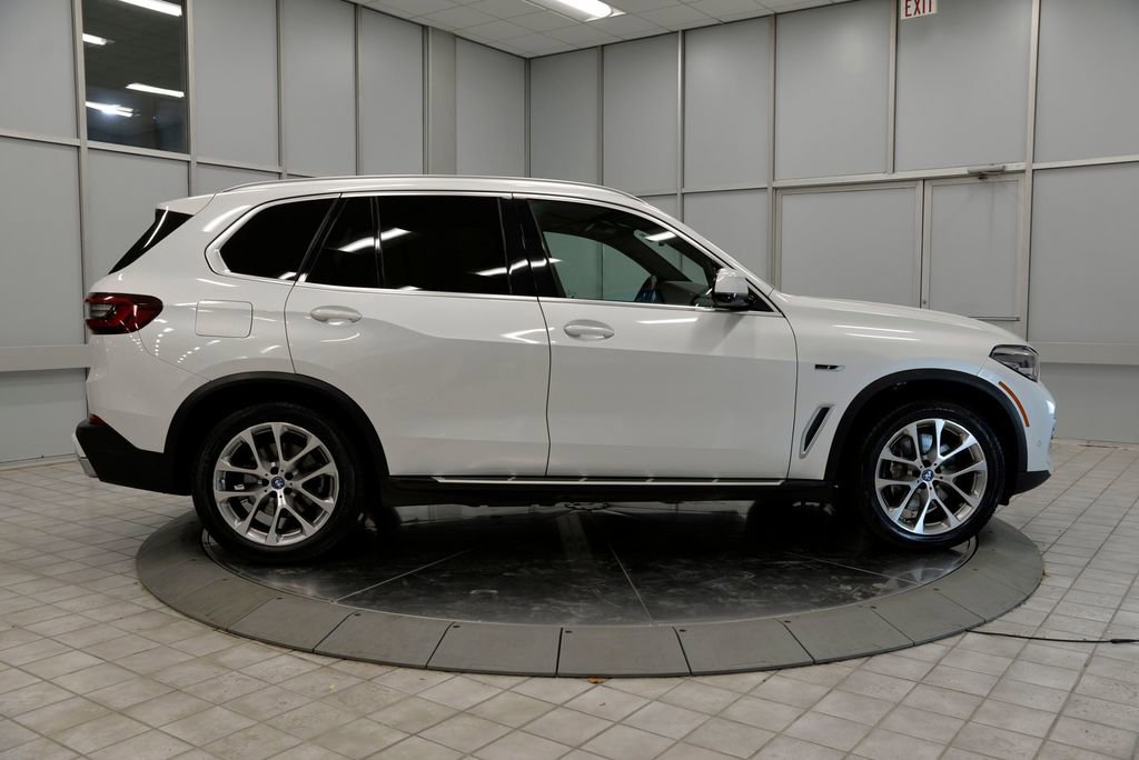 Used 2023 BMW X5 xDrive45e w/ Climate Comfort Package image 9
