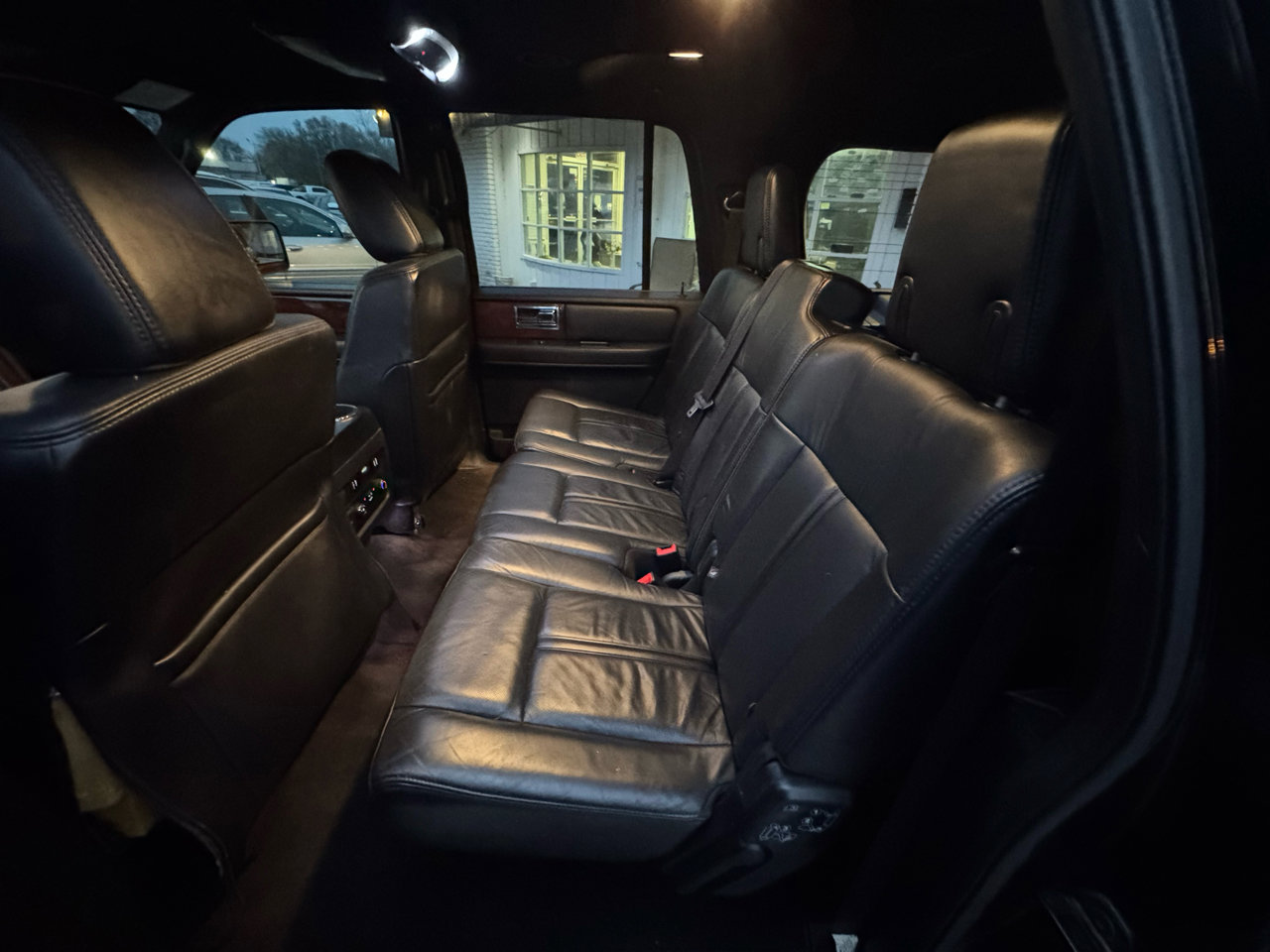 Used 2015 Lincoln Navigator L 4WD image 13