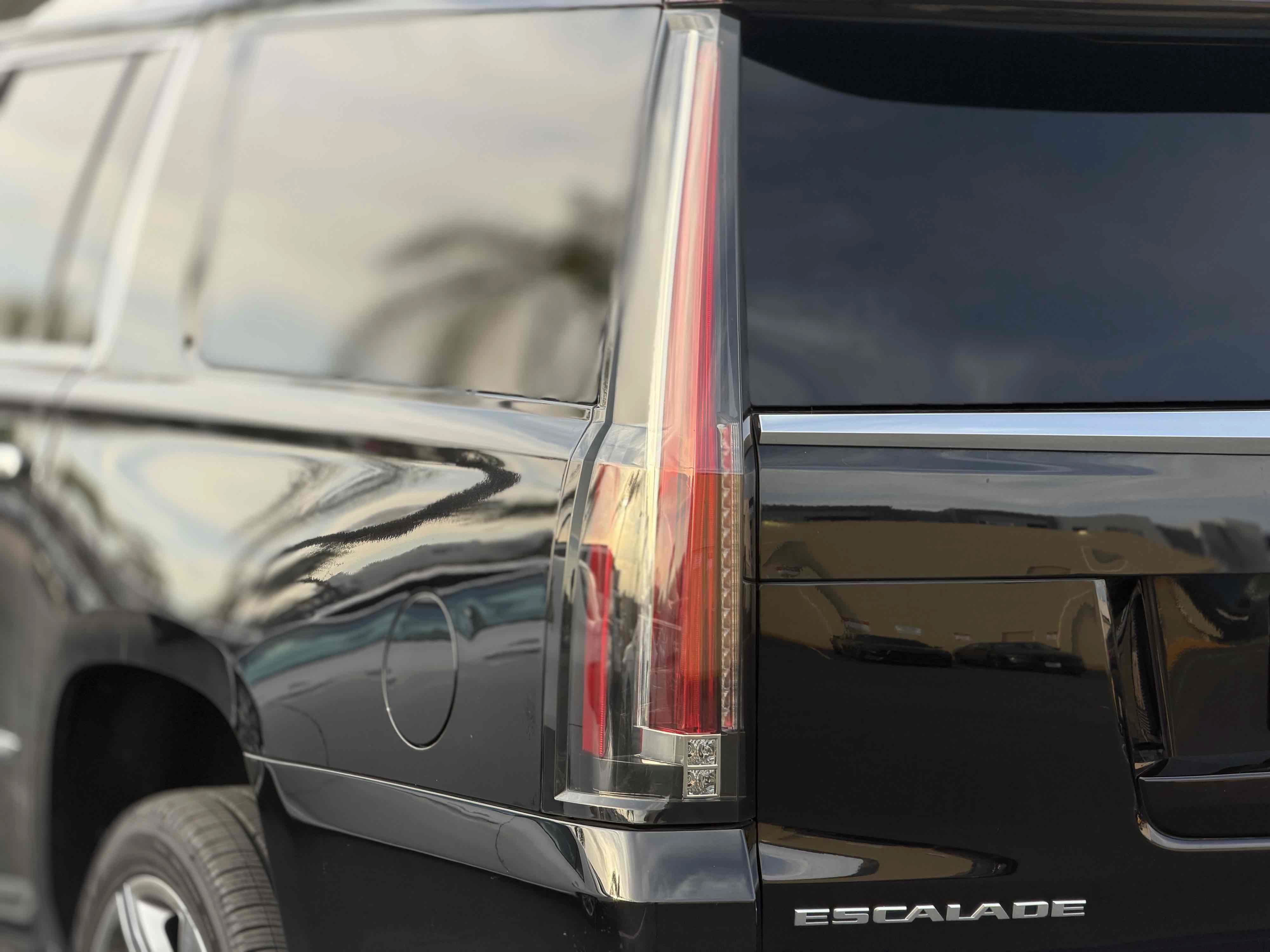 Used 2020 Cadillac Escalade ESV Luxury AWD/4WD image 8