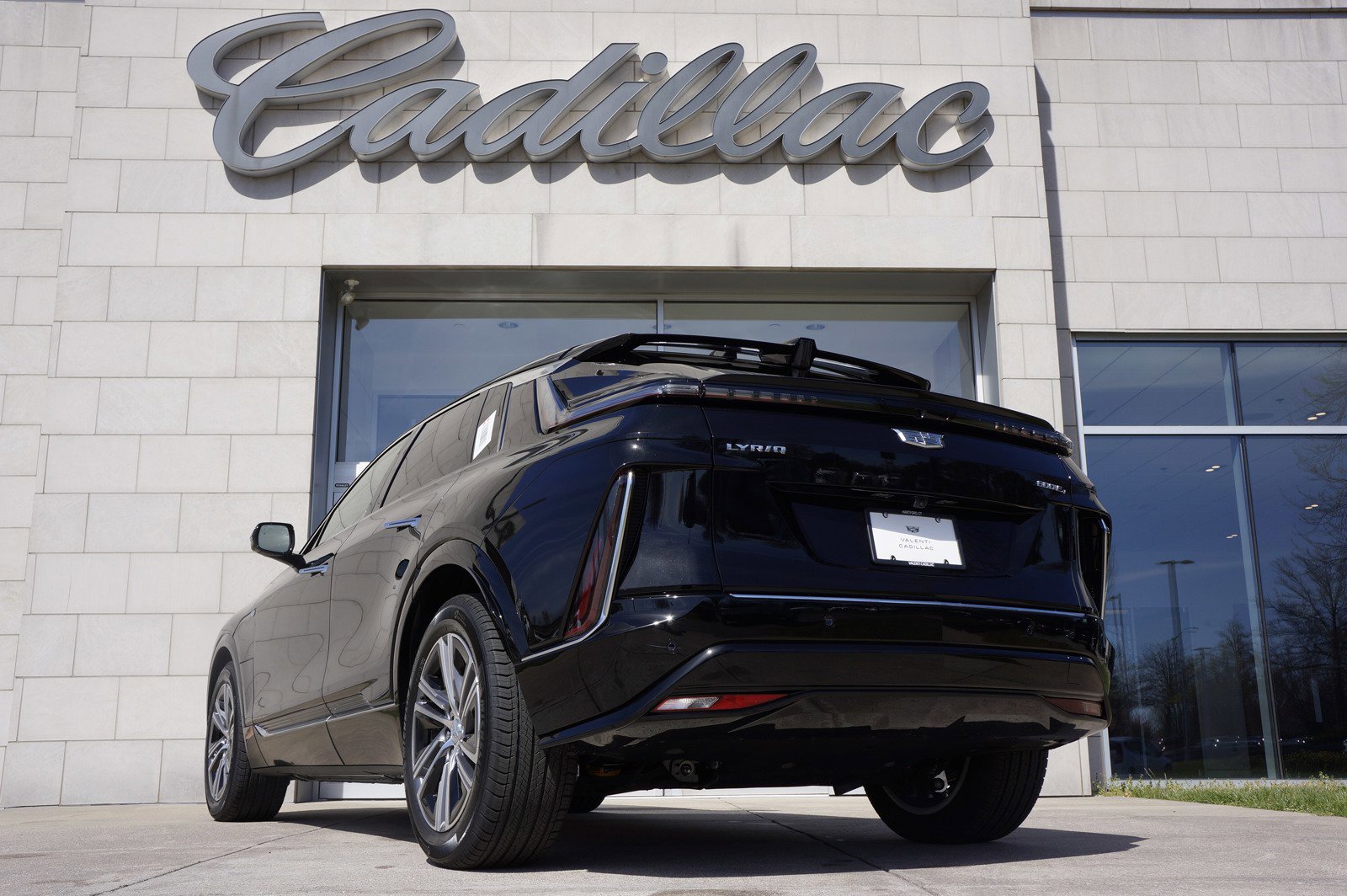 New 2024 Cadillac Lyriq Luxury image 7