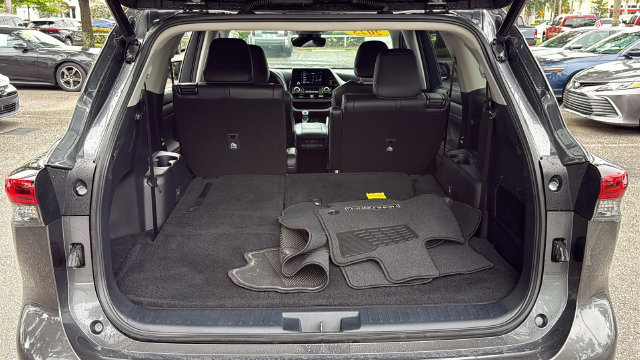 Used 2023 Toyota Highlander XLE FWD image 10