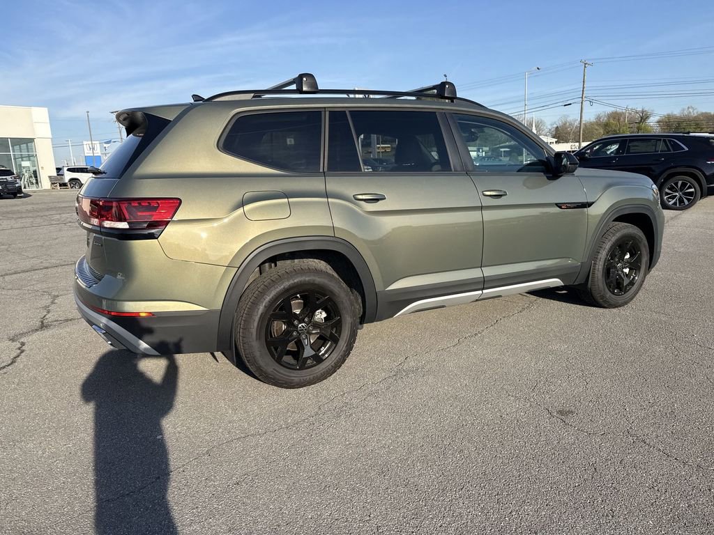 Used 2025 Volkswagen Atlas Peak Edition SE image 4