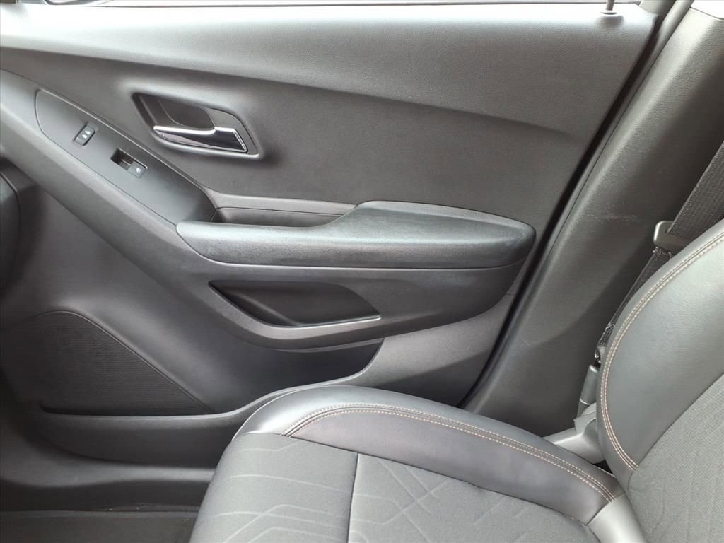 Used 2022 Chevrolet Trax LT w/ Sport Edition image 28
