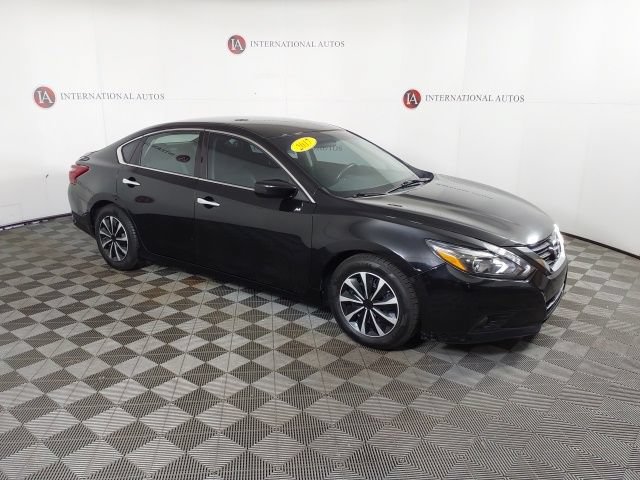 Used 2017 Nissan Altima 2.5 SR w/ Midnight Edition Package FWD image 3