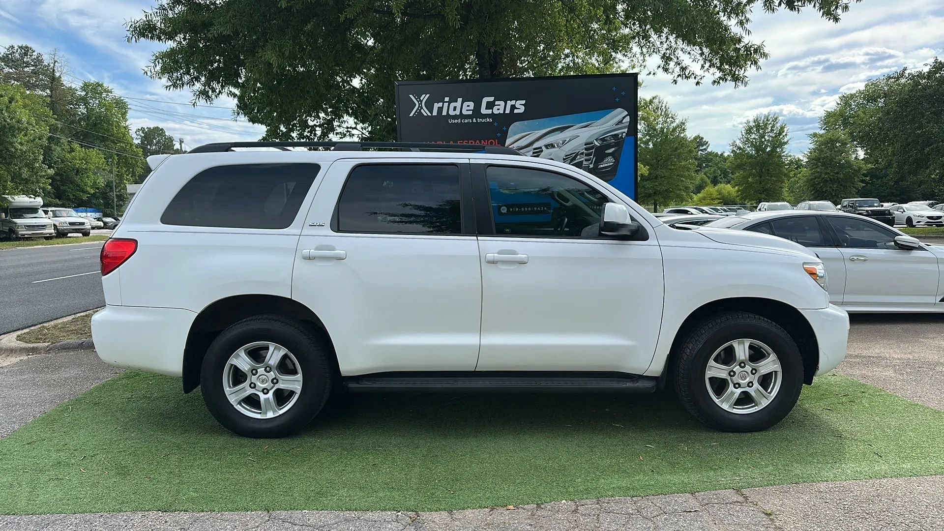 Used 2011 Toyota Sequoia SR5 AWD/4WD image 8