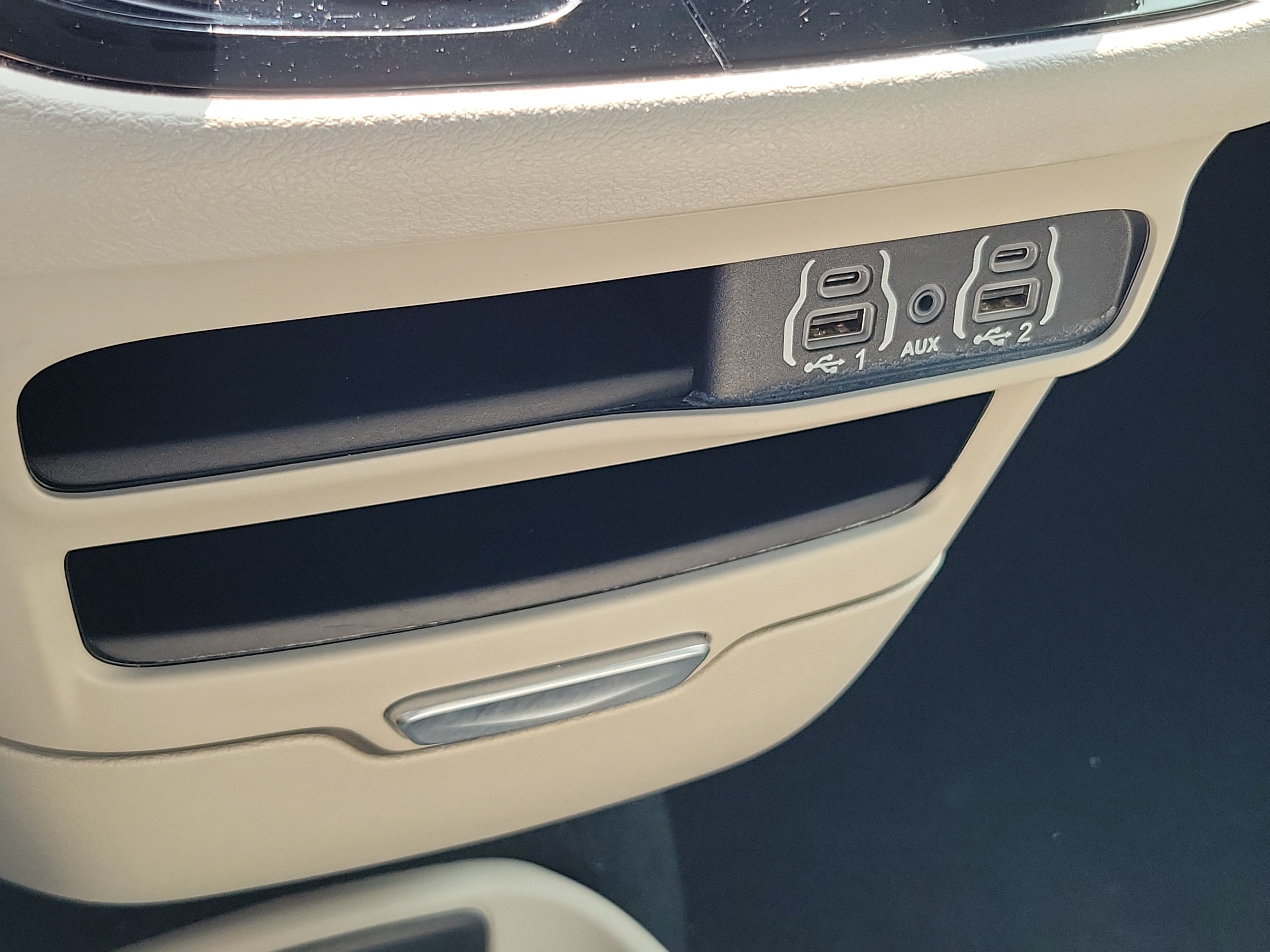 Used 2024 Chrysler Pacifica Touring-L FWD image 24