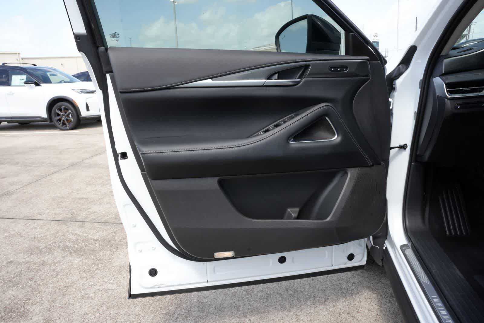 Used 2026 INFINITI QX60 Luxe w/ Cargo Package FWD image 18