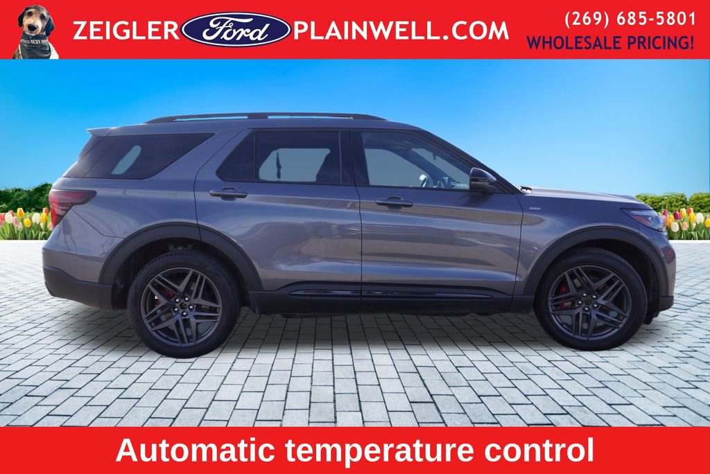 Used 2025 Ford Explorer ST-Line w/ ST-Line Street Pack image 6