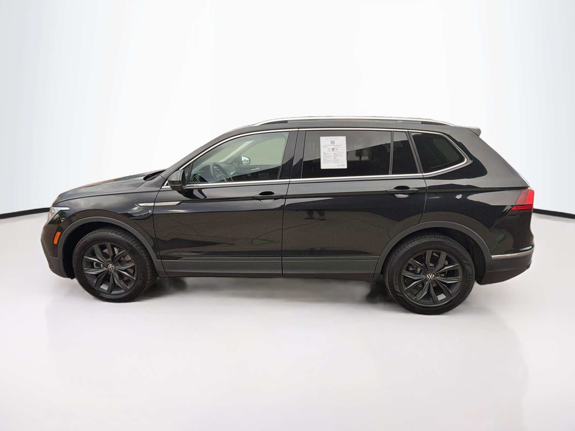 Used 2024 Volkswagen Tiguan SE AWD/4WD image 4