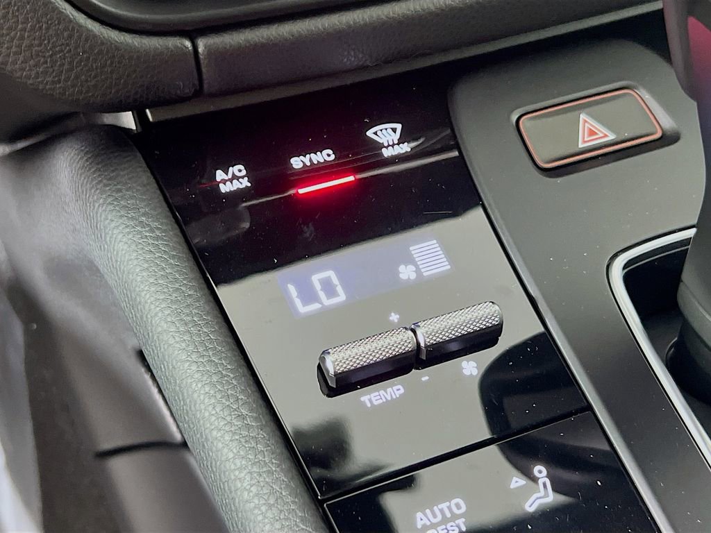 Certified 2026 Porsche Macan AWD/4WD image 18