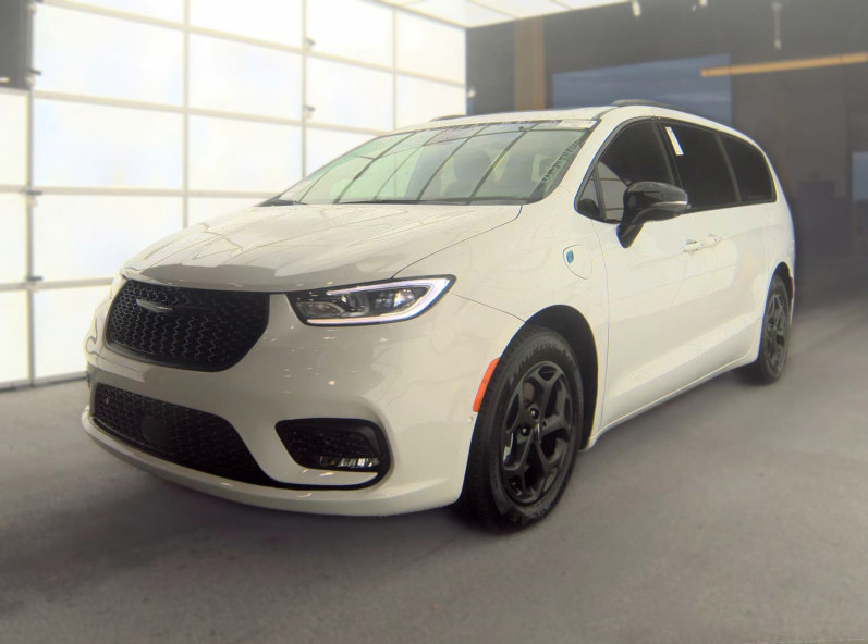 Used 2024 Chrysler Pacifica Premium