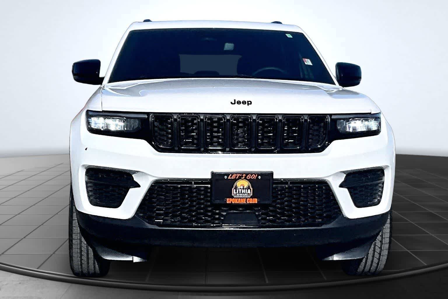 Used 2023 Jeep Grand Cherokee Altitude image 6