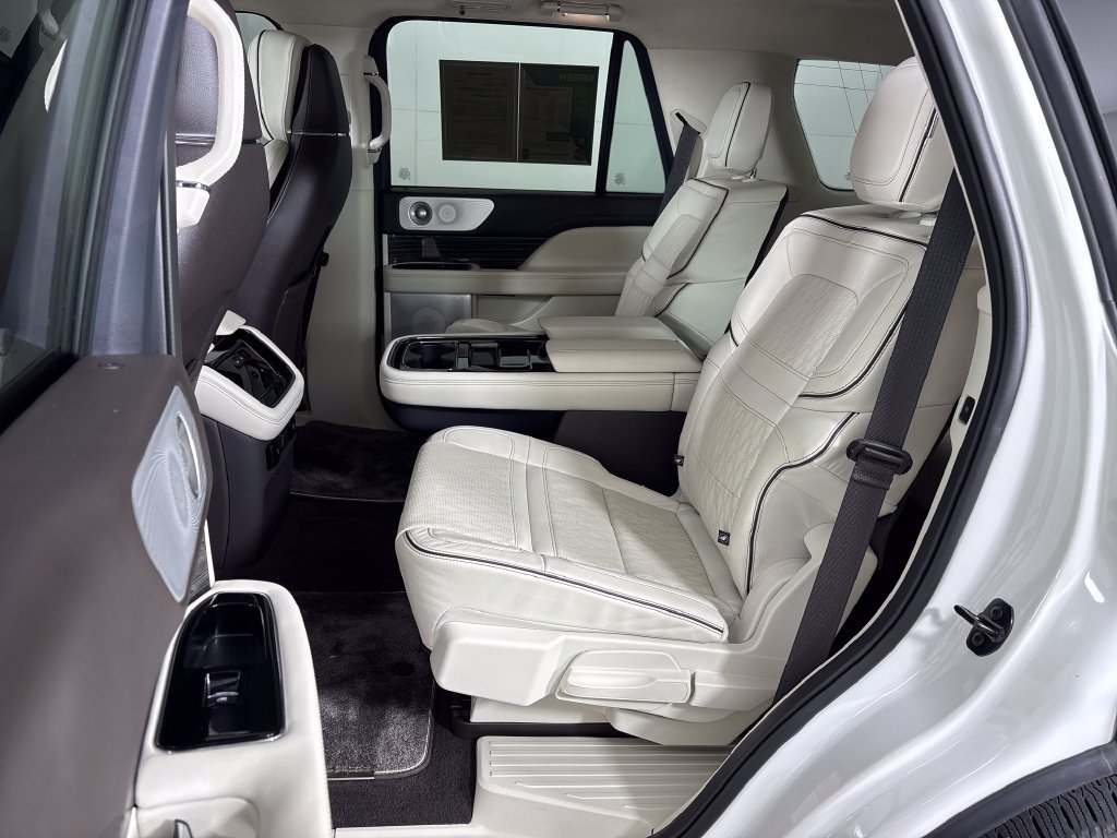Used 2024 Lincoln Navigator Black Label AWD/4WD image 29
