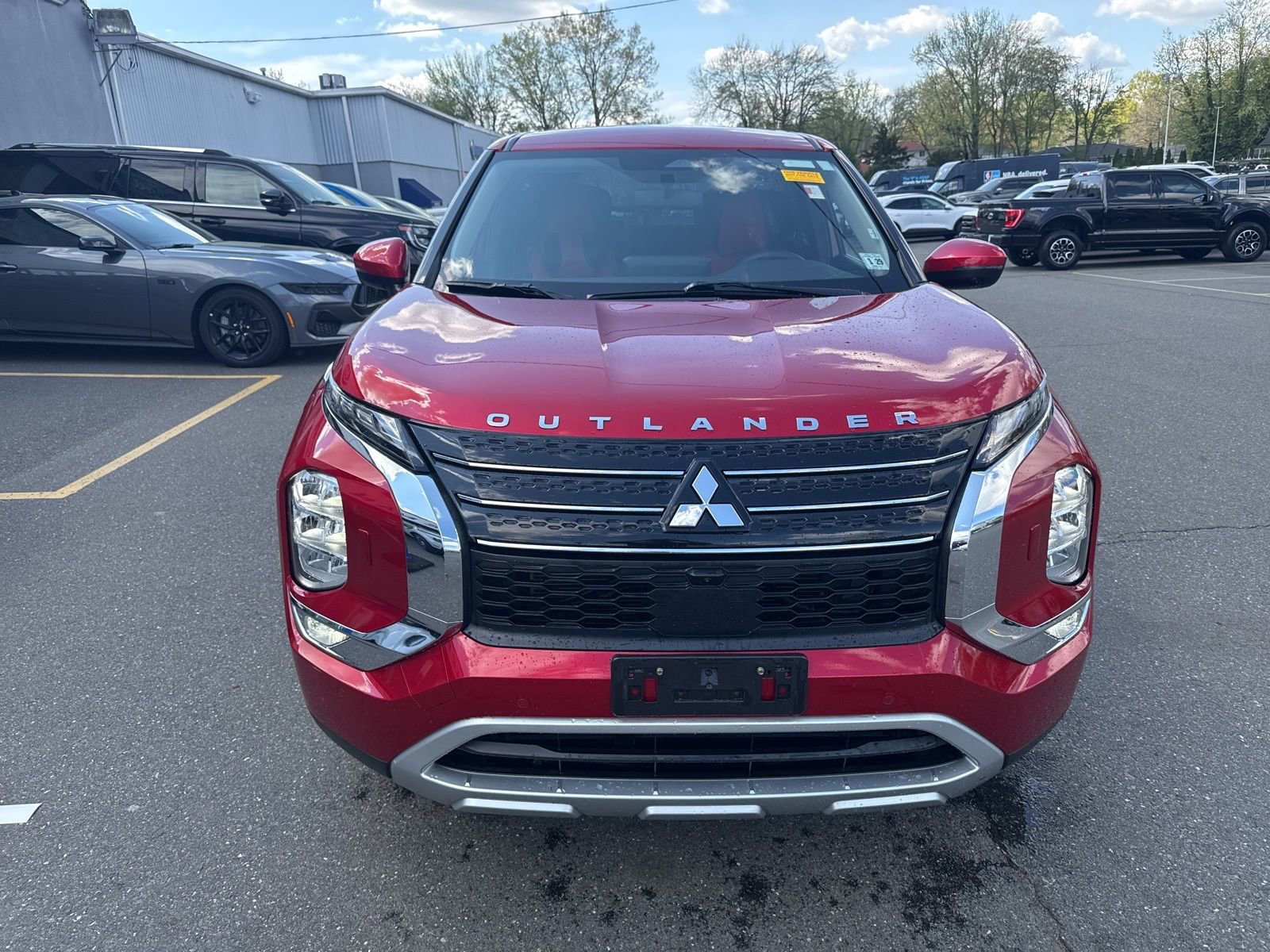 Used 2024 Mitsubishi Outlander SE image 2