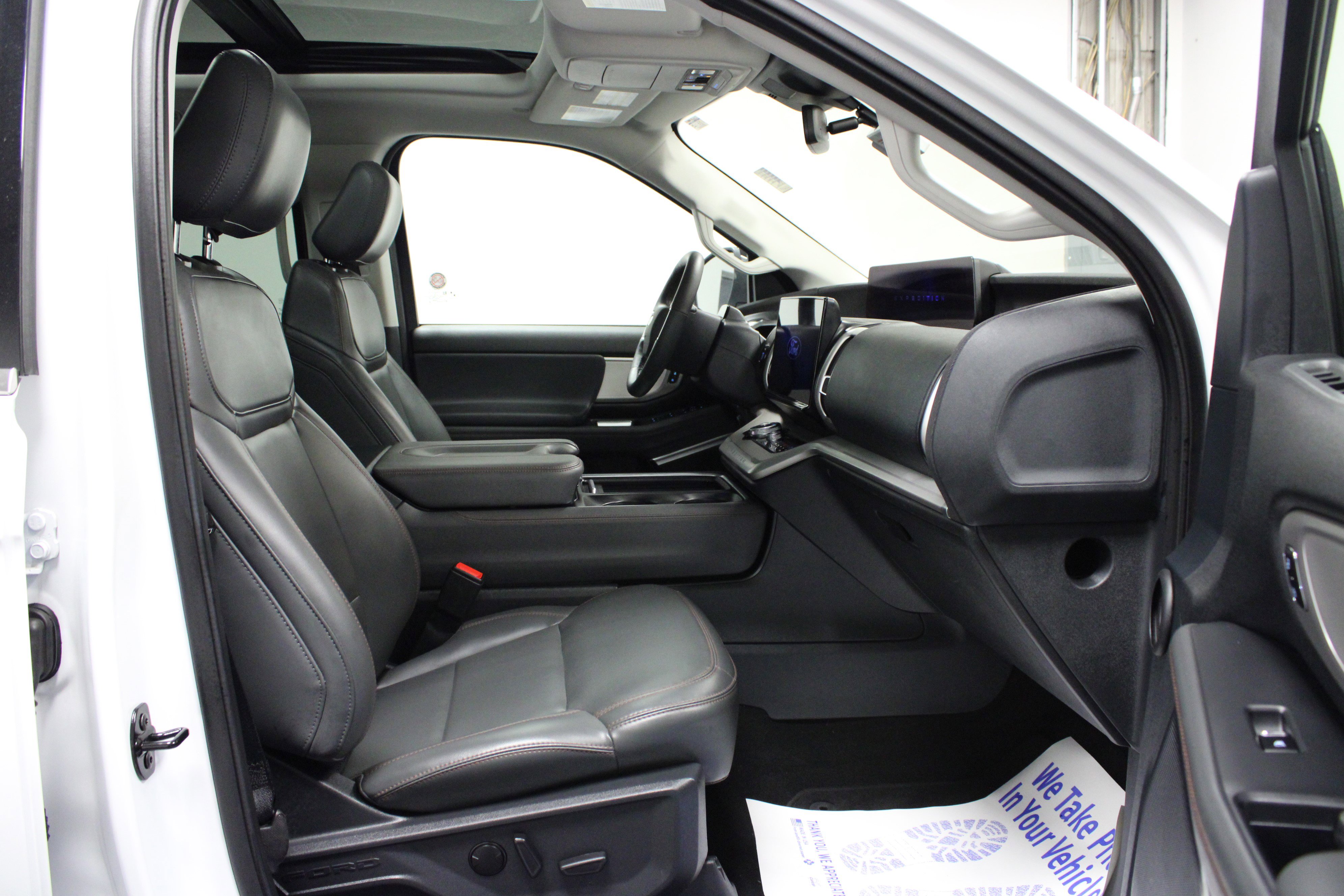 Used 2025 Ford Expedition Active image 17