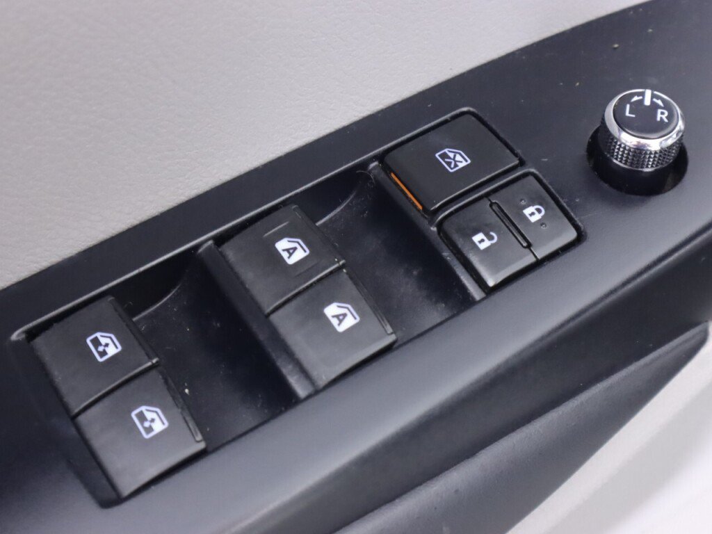 Used 2019 Toyota Highlander Plus AWD/4WD image 26