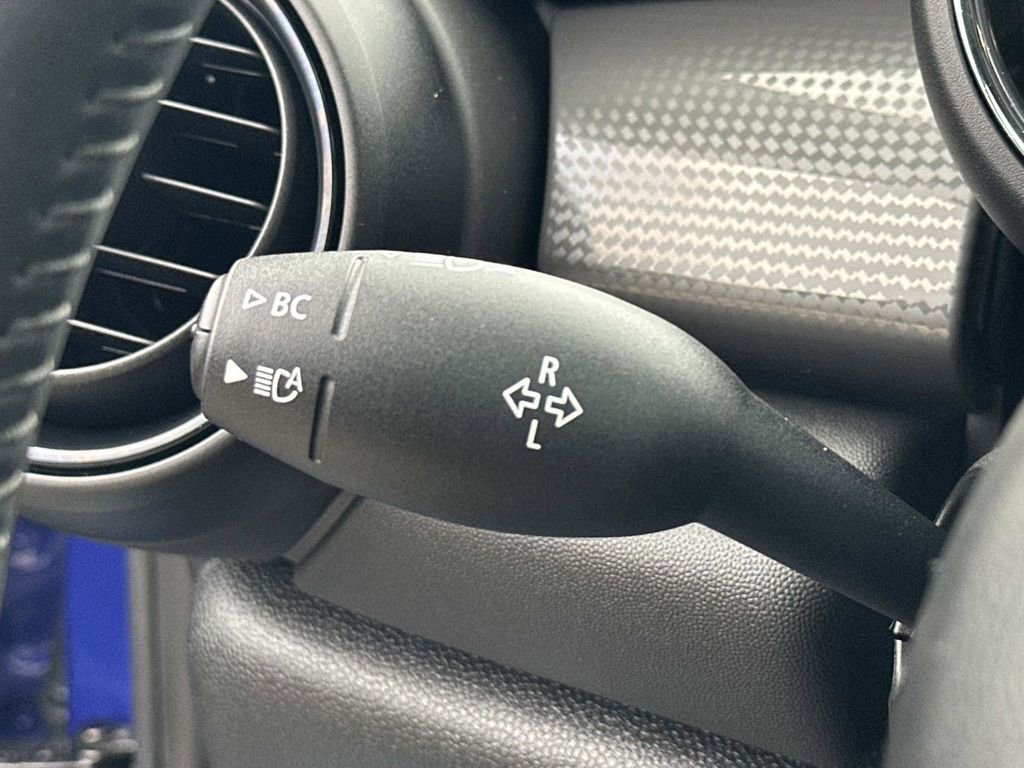 Used 2020 MINI Cooper 2-Door Hardtop image 17