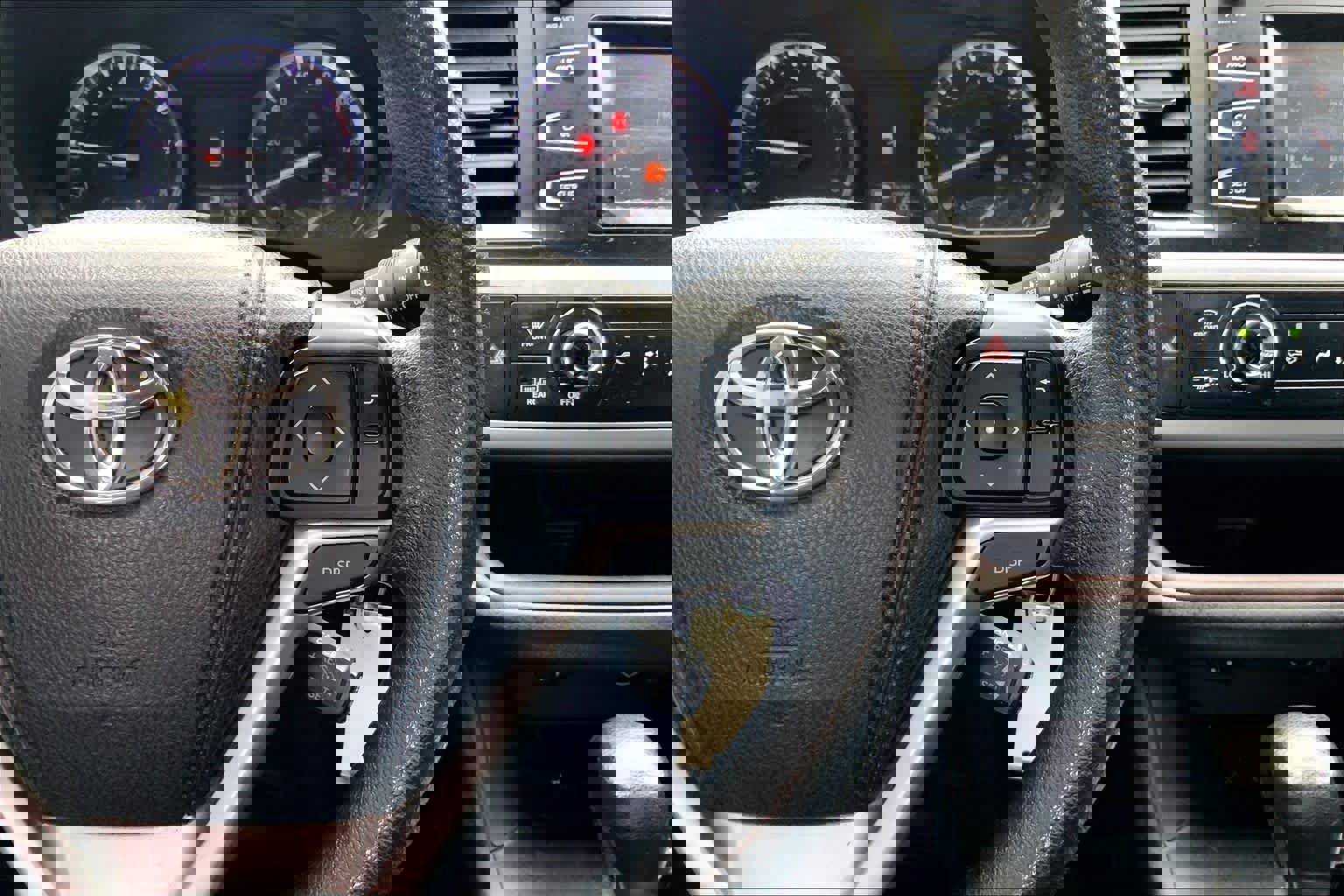 Used 2015 Toyota Highlander LE image 24