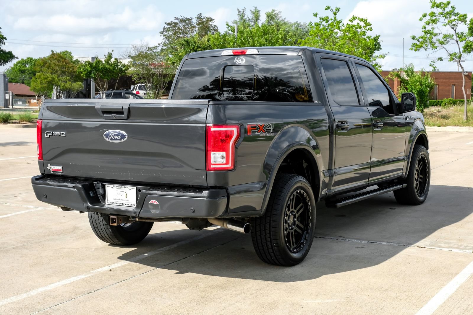 Used 2017 Ford F150 XLT w/ Equipment Group 302A Luxury AWD/4WD image 9